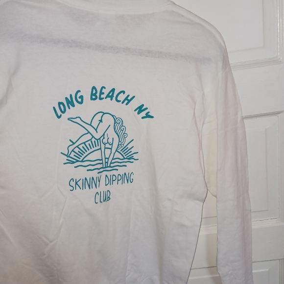 NWOT Graphic White Long Sleeve T Shirt - Picture 3 of 3